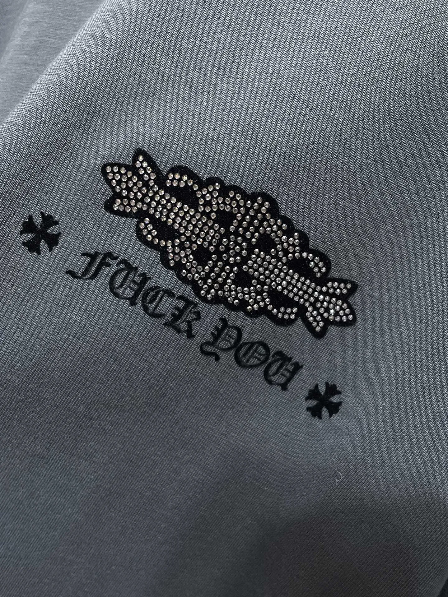 P170 New Chrome Hearts 25ss engraved film hot diamond version High weight environmentally friendly high-quality top fabric 280g Heavy hot diamond horseshoe Sanskrit letter cross short sleeves counter synchronization 1:1 replica version Recommended color: black white code number: S, M, L, X